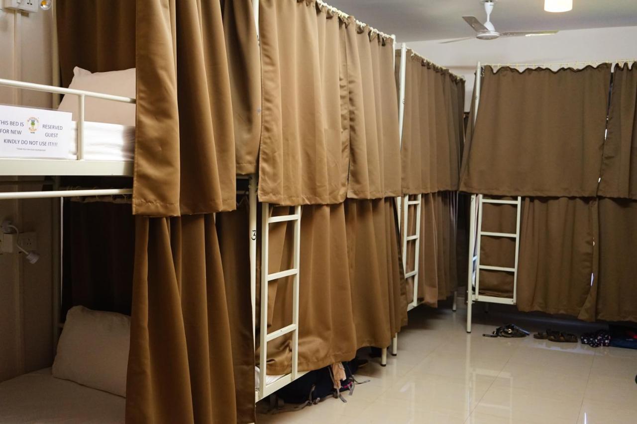 Rainbow Lining Hostel *